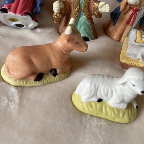 ✝️ Eleven Piece Nativity Set - Picture 6 of 16